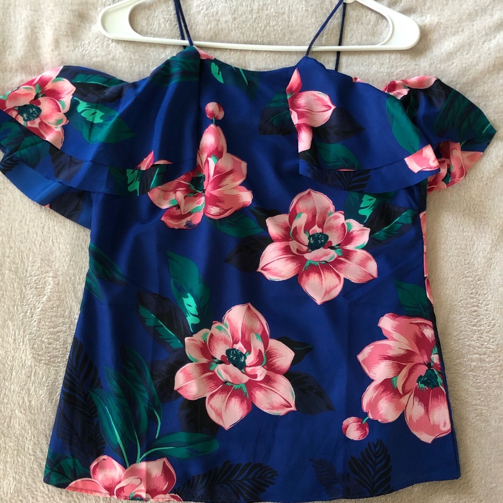 🚨Sale🚨4 for $30 Banana Republic Of Shoulder
